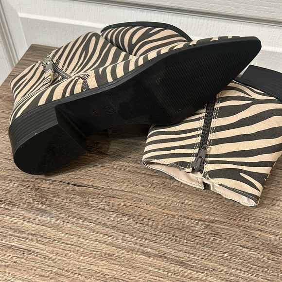 WORTHINGTON MEMORY FOAM-WOMEN BROOK DALE HEELS ZEBRA BOOTIES SIZE 7.5M - Picture 7 of 10